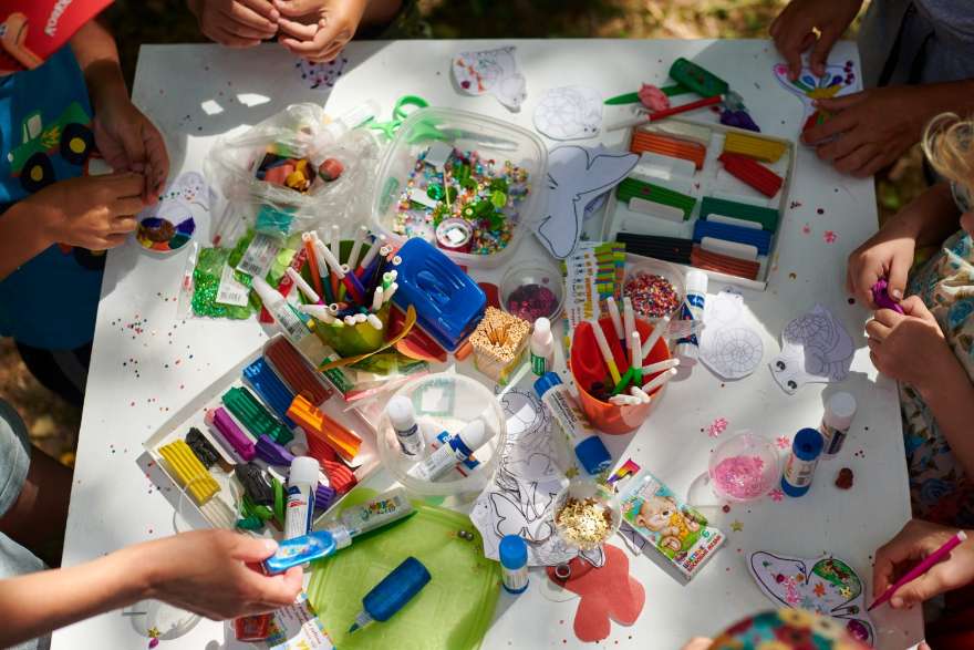 Children working at the learning table